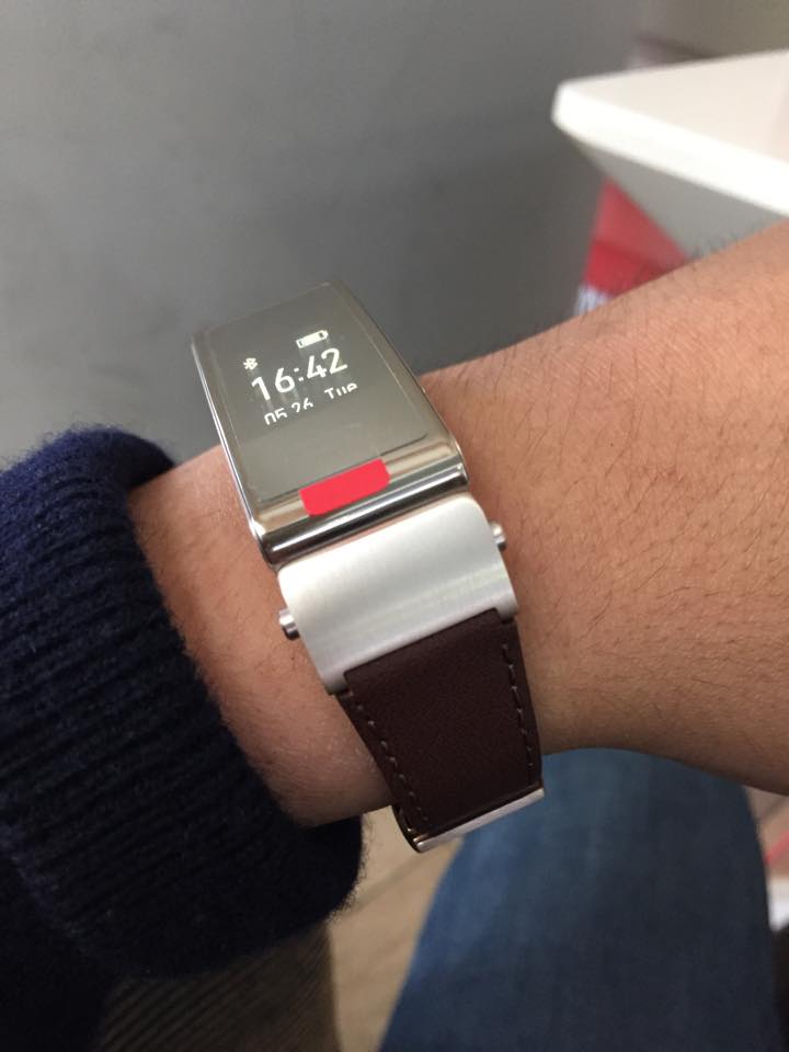 Fitbit sales versa pantip