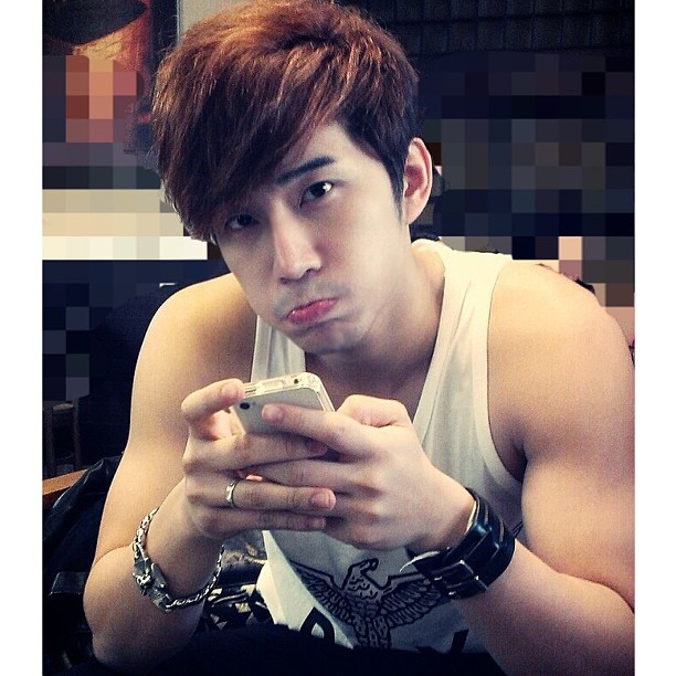 บี้ ธรรศภาคย์