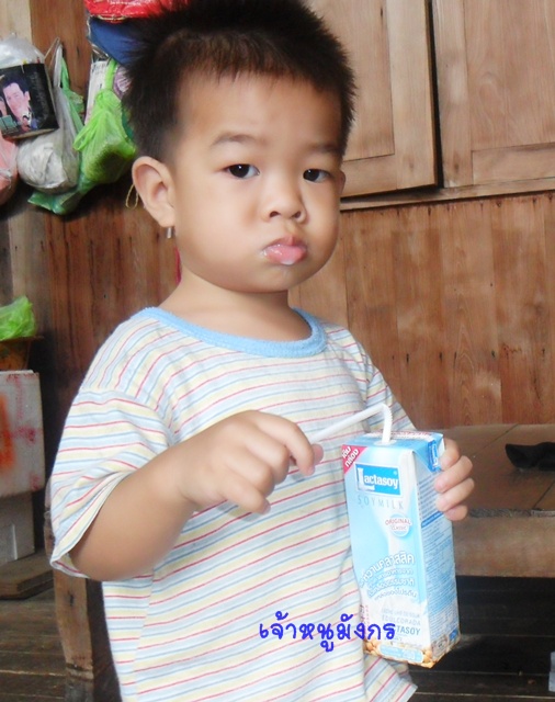 ลูกน้อยกินผลไม้