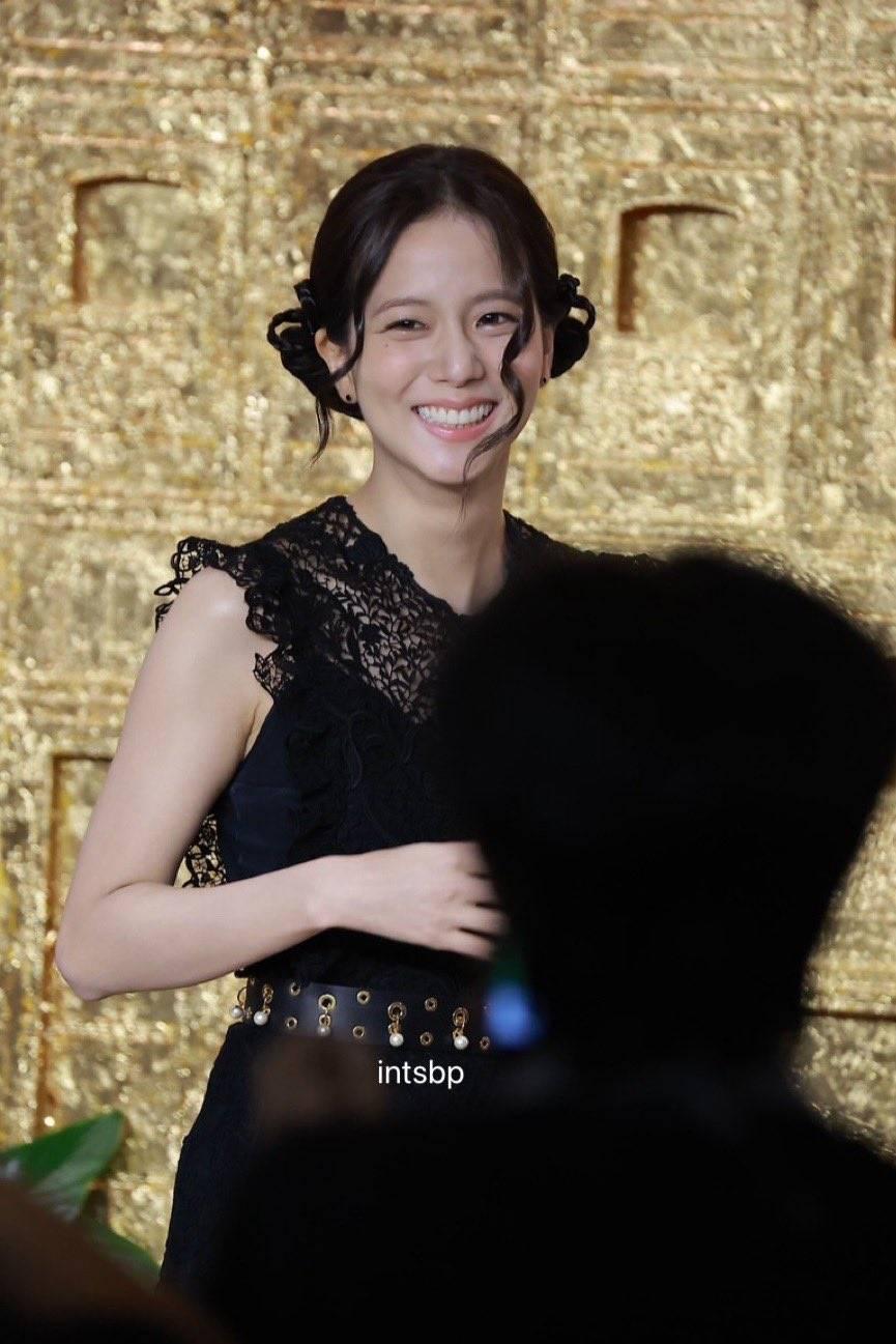 Jisoo Dior Gold House Pantip