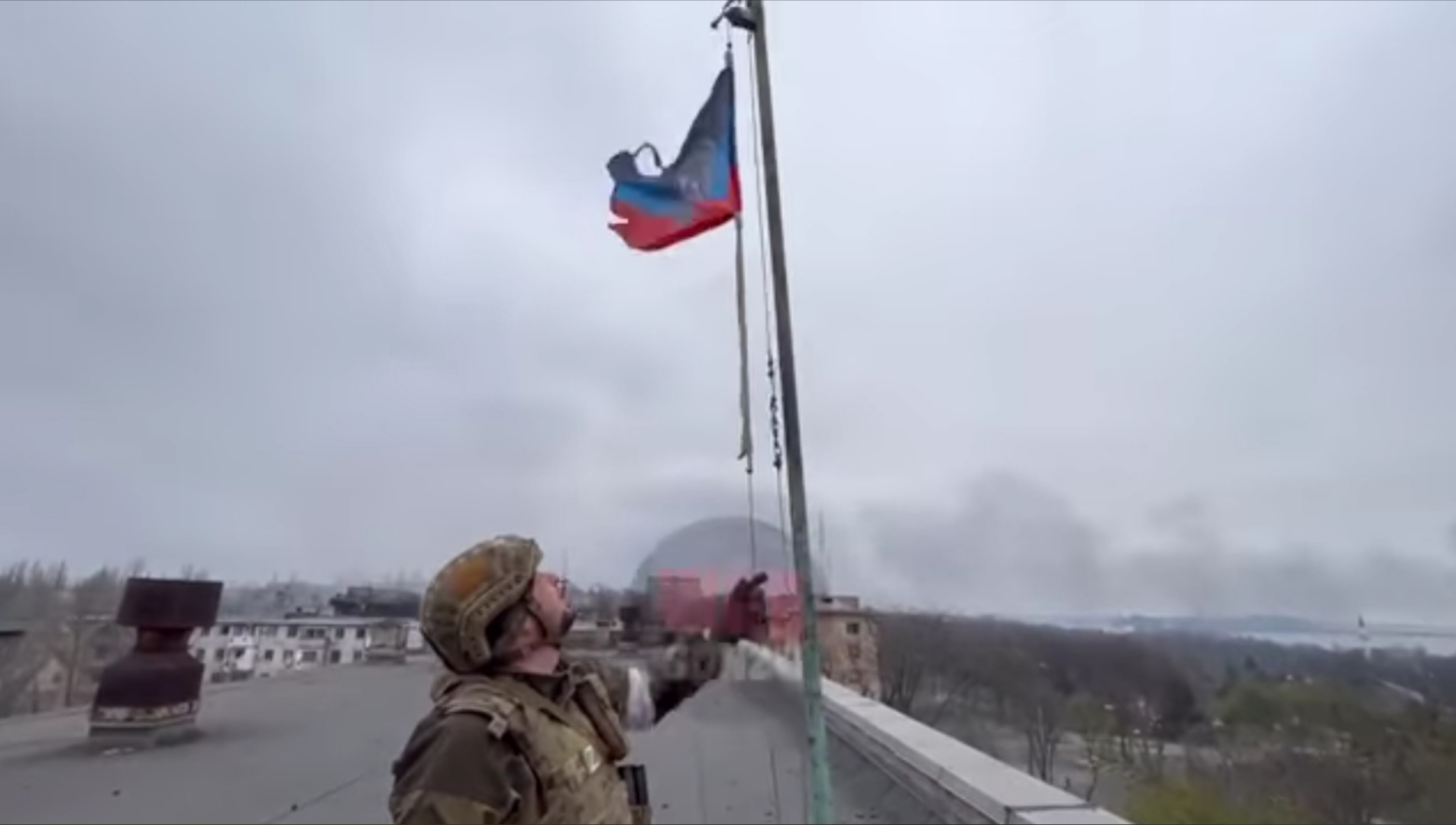 กองทัพรัสเซีย ได้ติดธง DPR ยกขึ้นเสา เหนือสภาภูมิภาคยูเครน โดเนตสค์ เรียบร้อย - Pantip