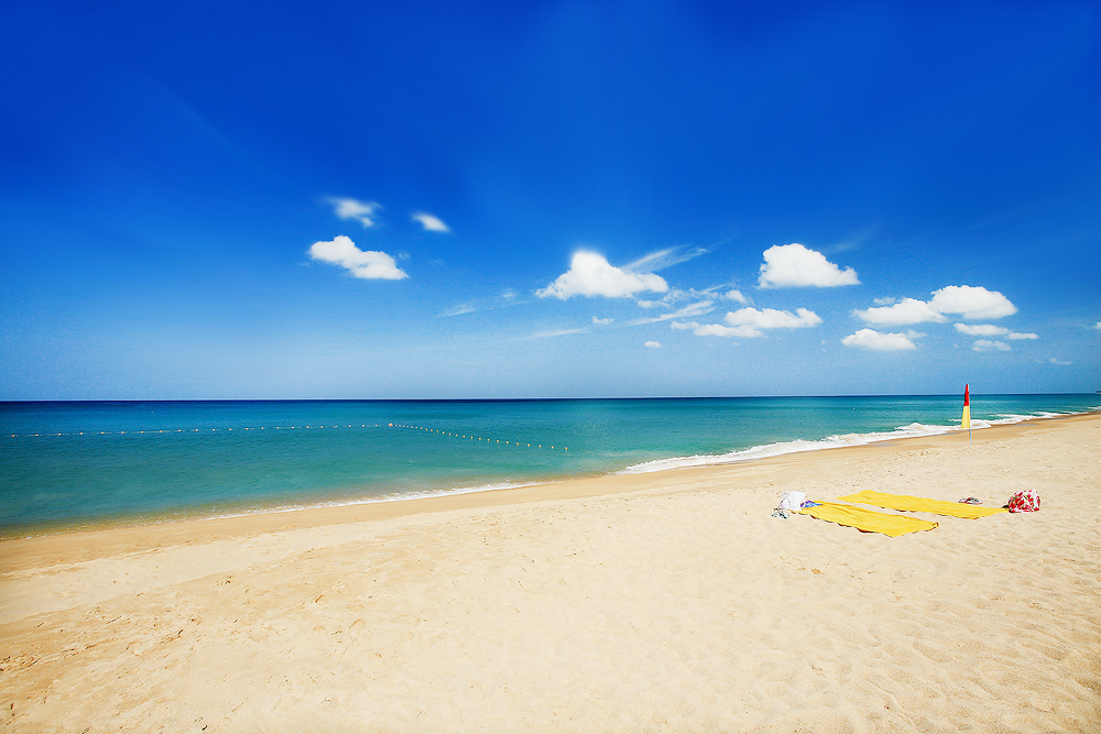 Splash beach phuket. Пхукет Майкао Splash Beach. West Sands. Тайланд Пхукет пляж май-као отель. Пляж Splash Beach Таиланд.