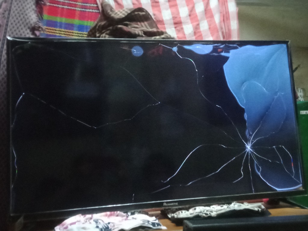 หน้าจอทีวีแตก ค่าซ่อมประมานเท่าไหร่ค่ะ - Pantip