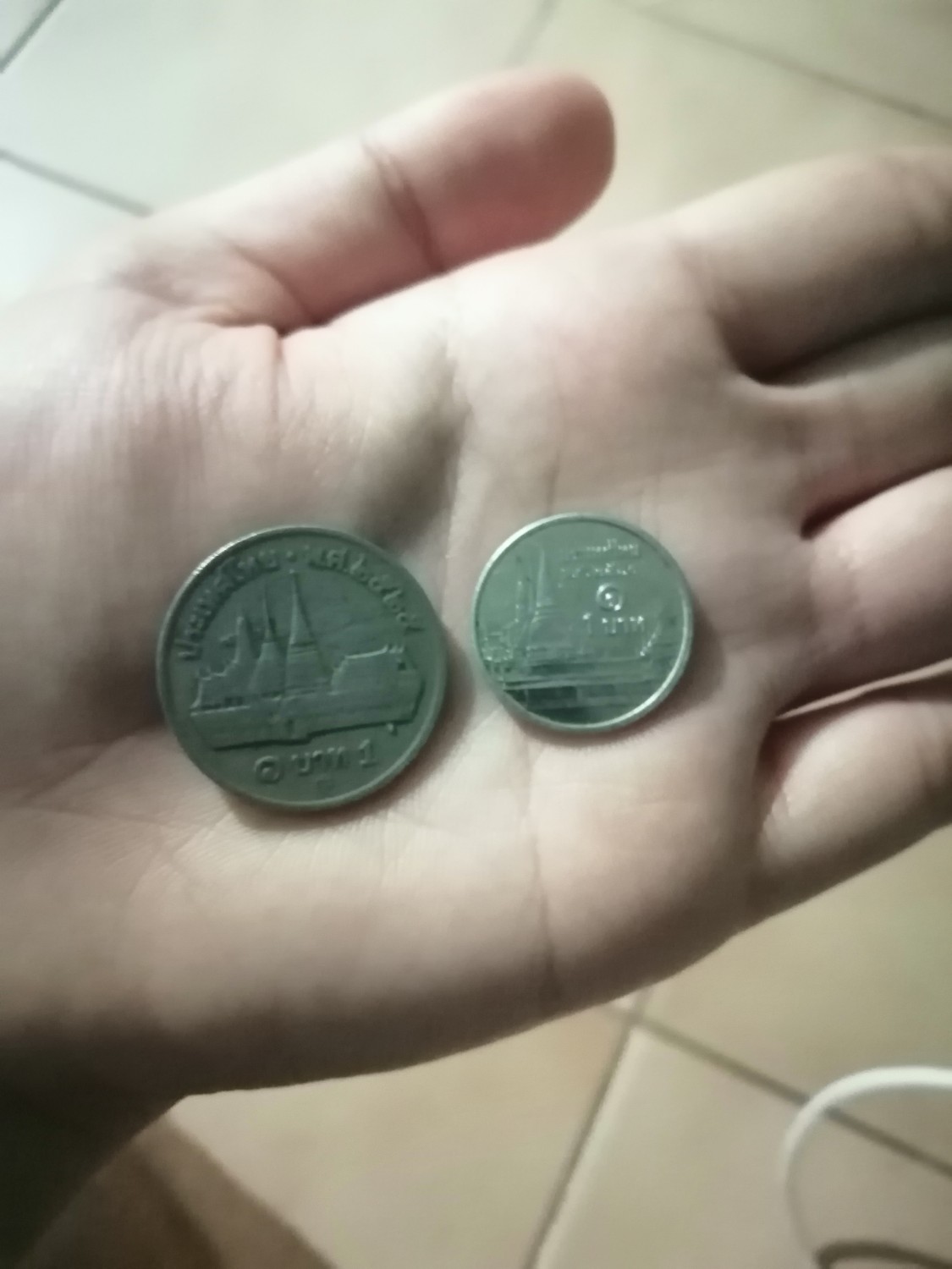เหรียญ​1บาท​ พ.ศ.​ 2525มีขนาดเท่าเหรียญ​5บาท - Pantip