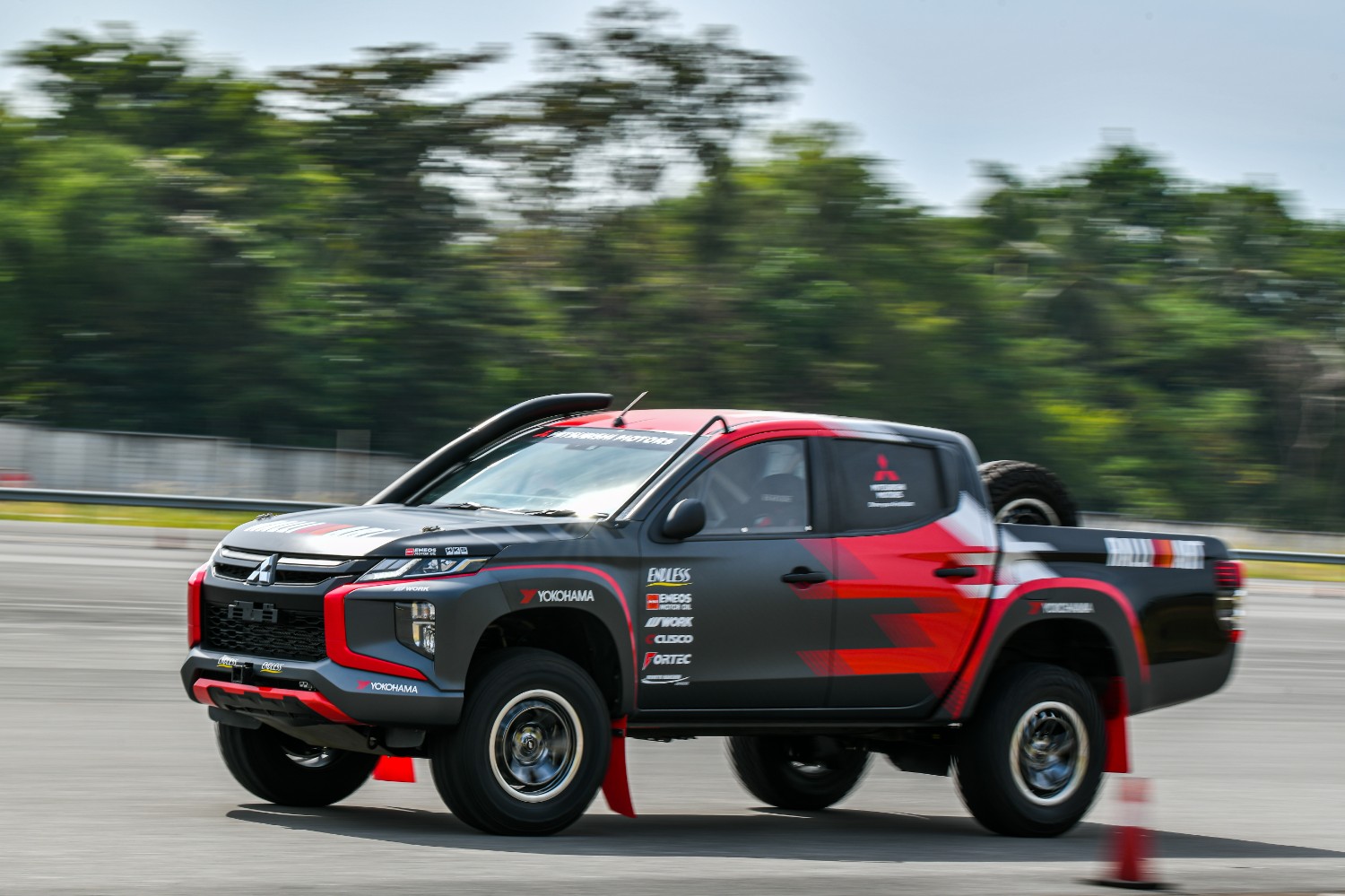 Митсубиси тритон 2024. Митсубиси Тритон 2022. Mitsubishi Triton ралли. Mitsubishi Motors 2022. Мицубиси Тритон Тайланд 2012.