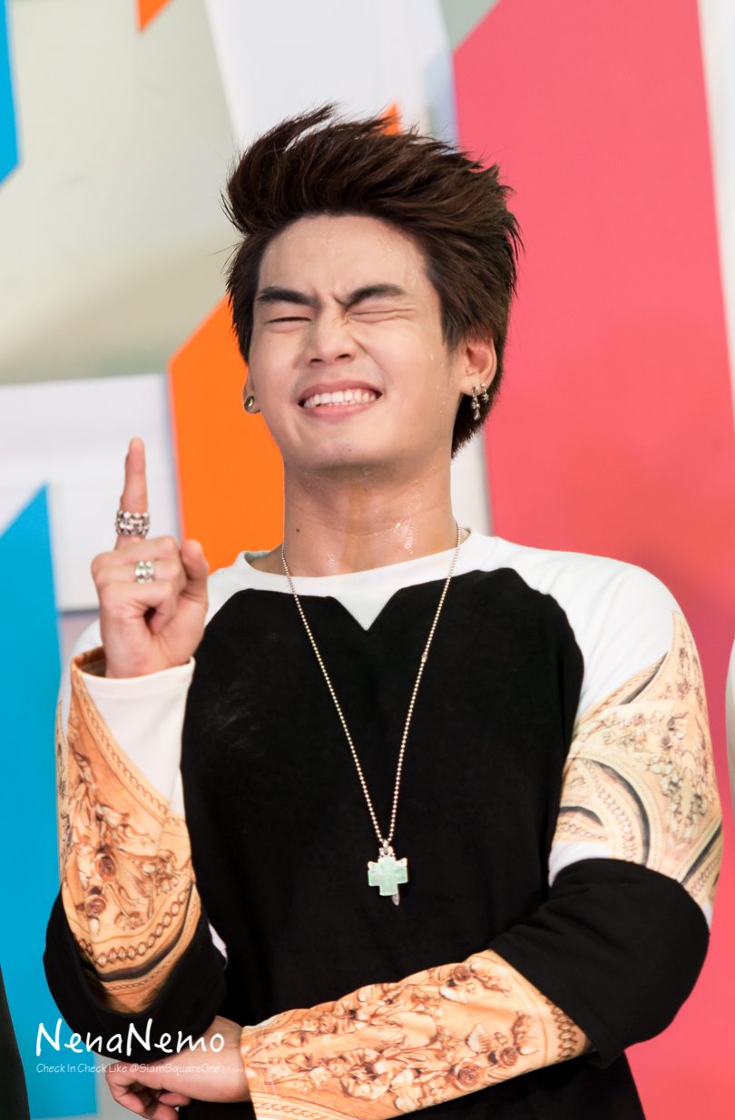 [รูปภาพ] Hunz in Check In Check Like @ SiamSquareOne (13 June 2014 ...