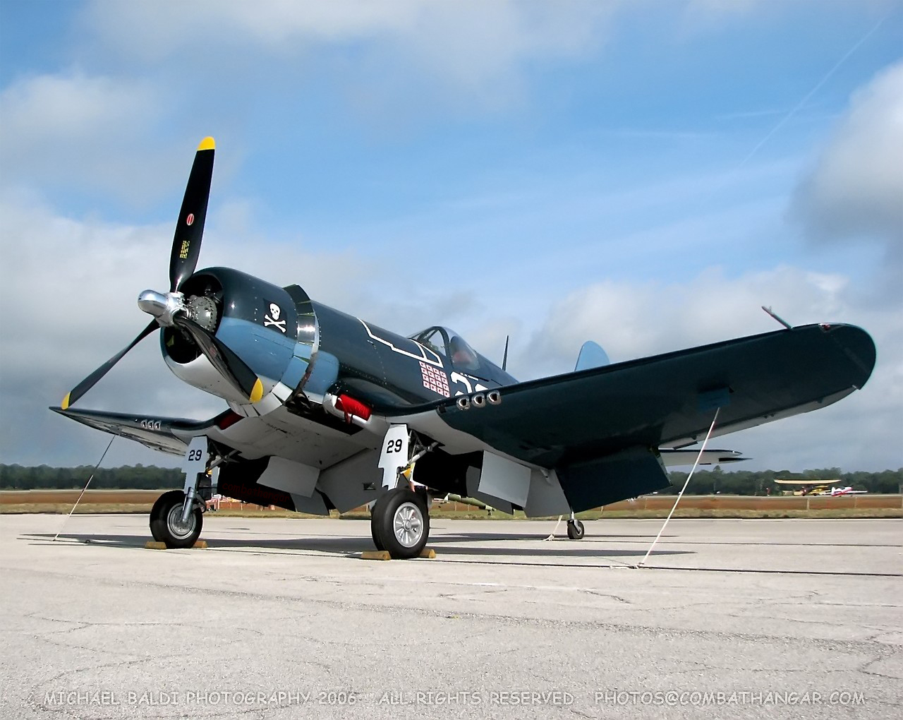 Самолет корсар. Двигатель f4u Corsair. F4u Корсар двигатель. Истребитель ф-4 Корсар. Chance Vought f4u Corsair.