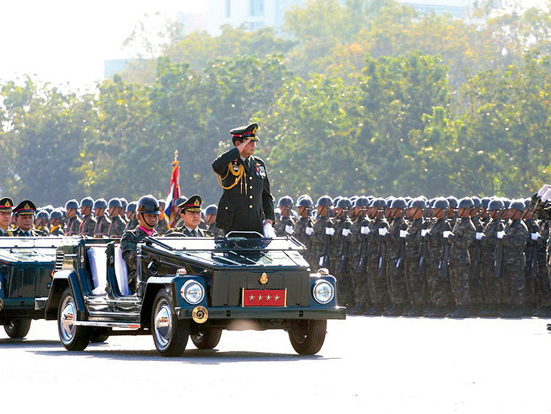 ภาพสวนสนามวันกองทัพไทย ปี 2556 ณ ราบ 11 - Pantip