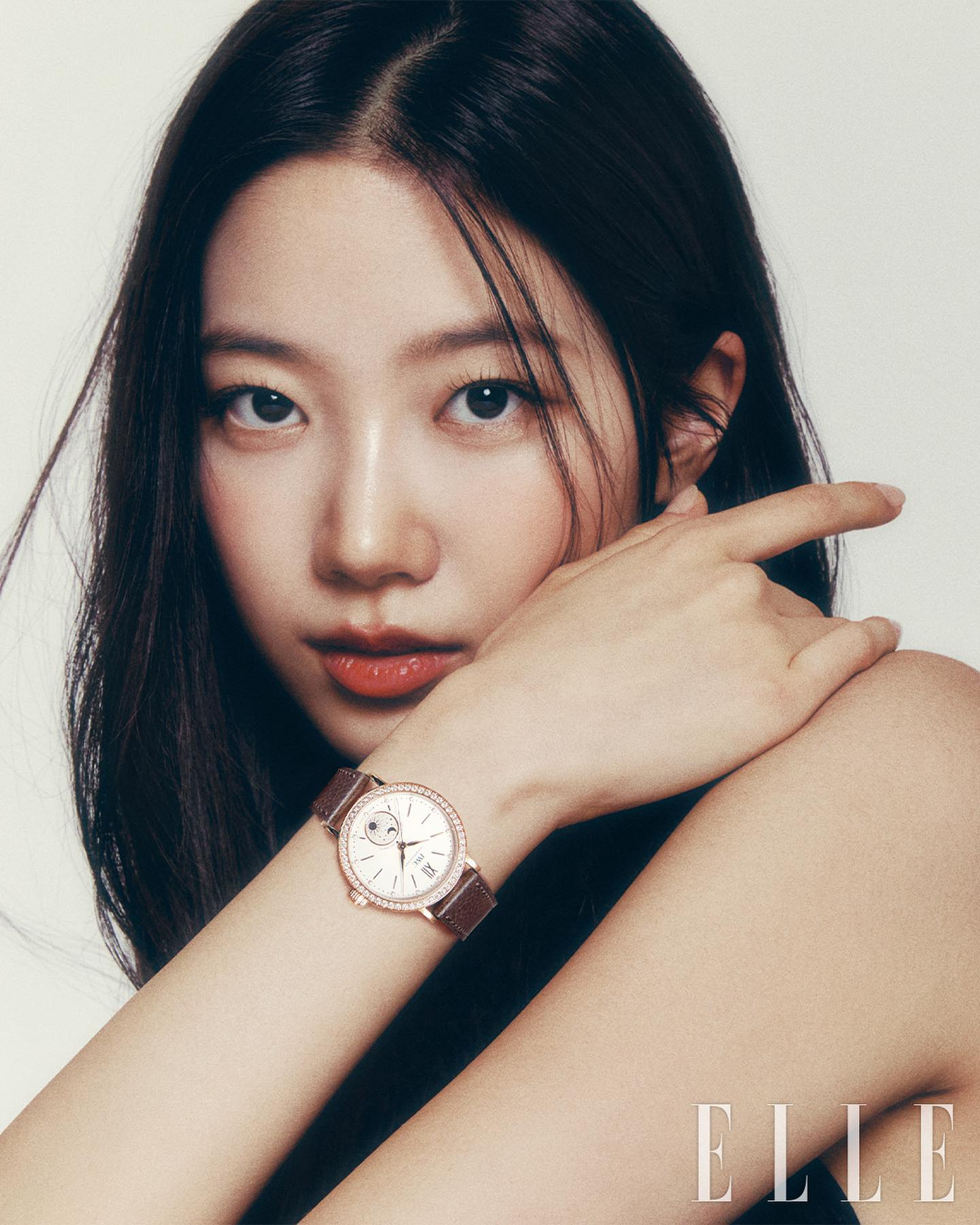 KAZUHA (LE SSERAFIM) - ELLE Korea X IWC Schaffhausen - Pantip