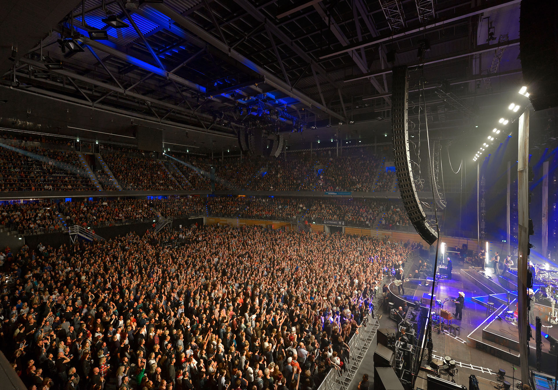 Live arena. Max-Schmeling-Halle. Arena Berlin Halle. Backstage Halle вместимость. Последний концерт моторхед в Max-Schmeling Halle.