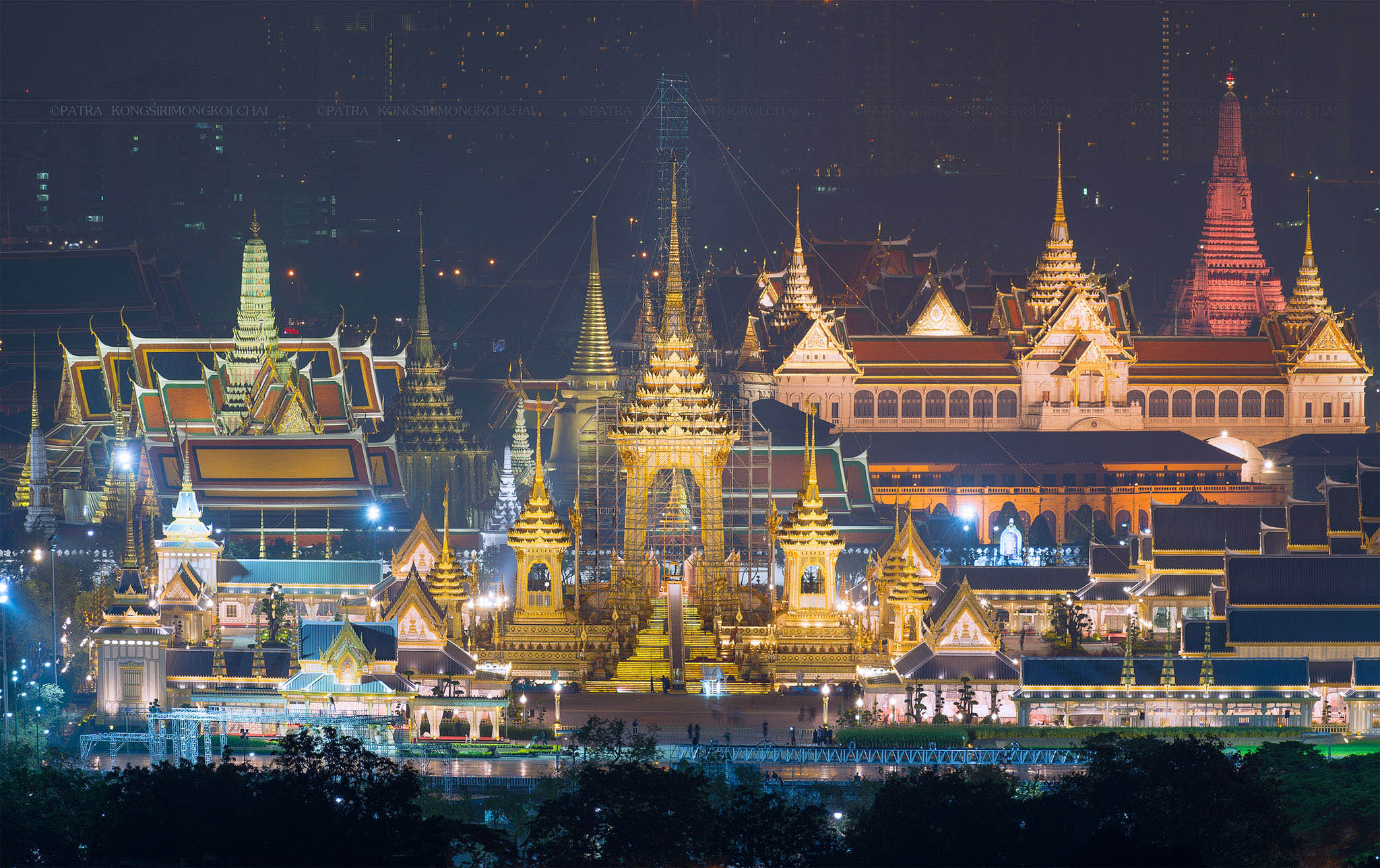 Бангкок в апреле. Санам Луанг. Храм ват Пхракэу архитектура. Храм изумрудного Будды в Таиланде вектор. Замок короля Бангкок.