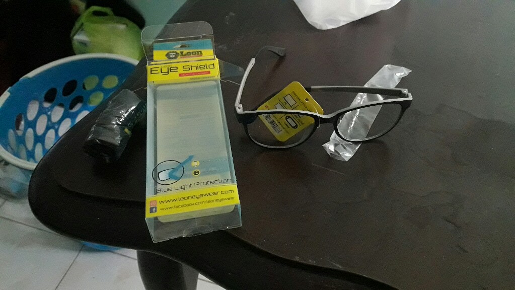 สอบถามเรื่องแว่นกันแสงสีฟ้าที่ซื้อในเซเว่นครับ (มีรูป) - Pantip
