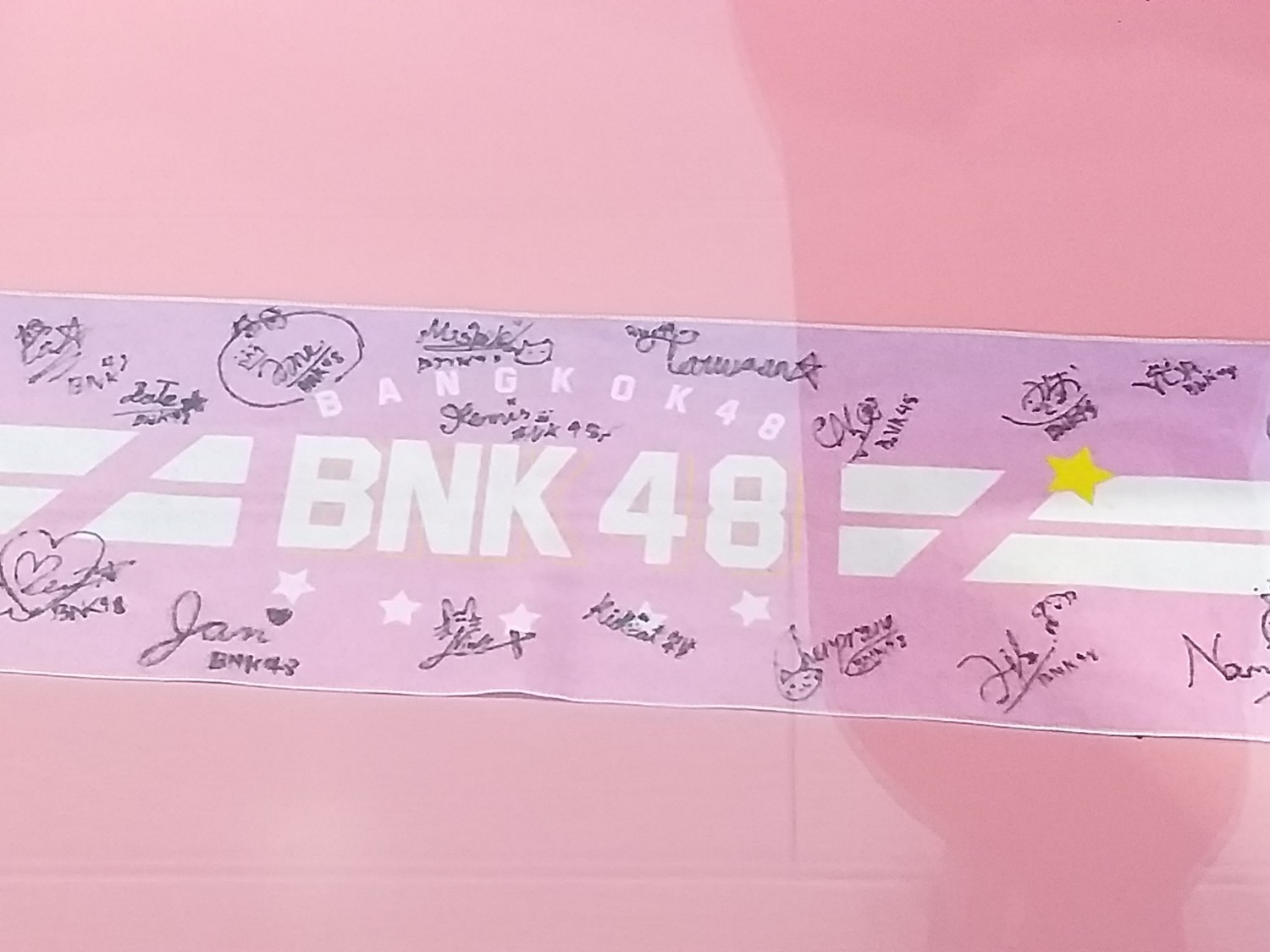 Prince N Park แวะมาเต มำล งใจ ท ต ปลา Bnk ตกแต งใหม แล ว ม ลายเซนต ร น 3 ด วย ม ซ ทจ ง แต หาน องปะร มะไม เจอ Pantip