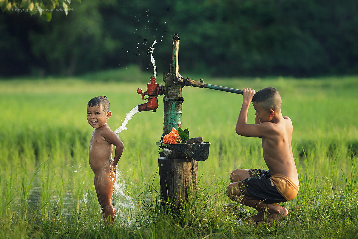 Anak kecil. Pojke.