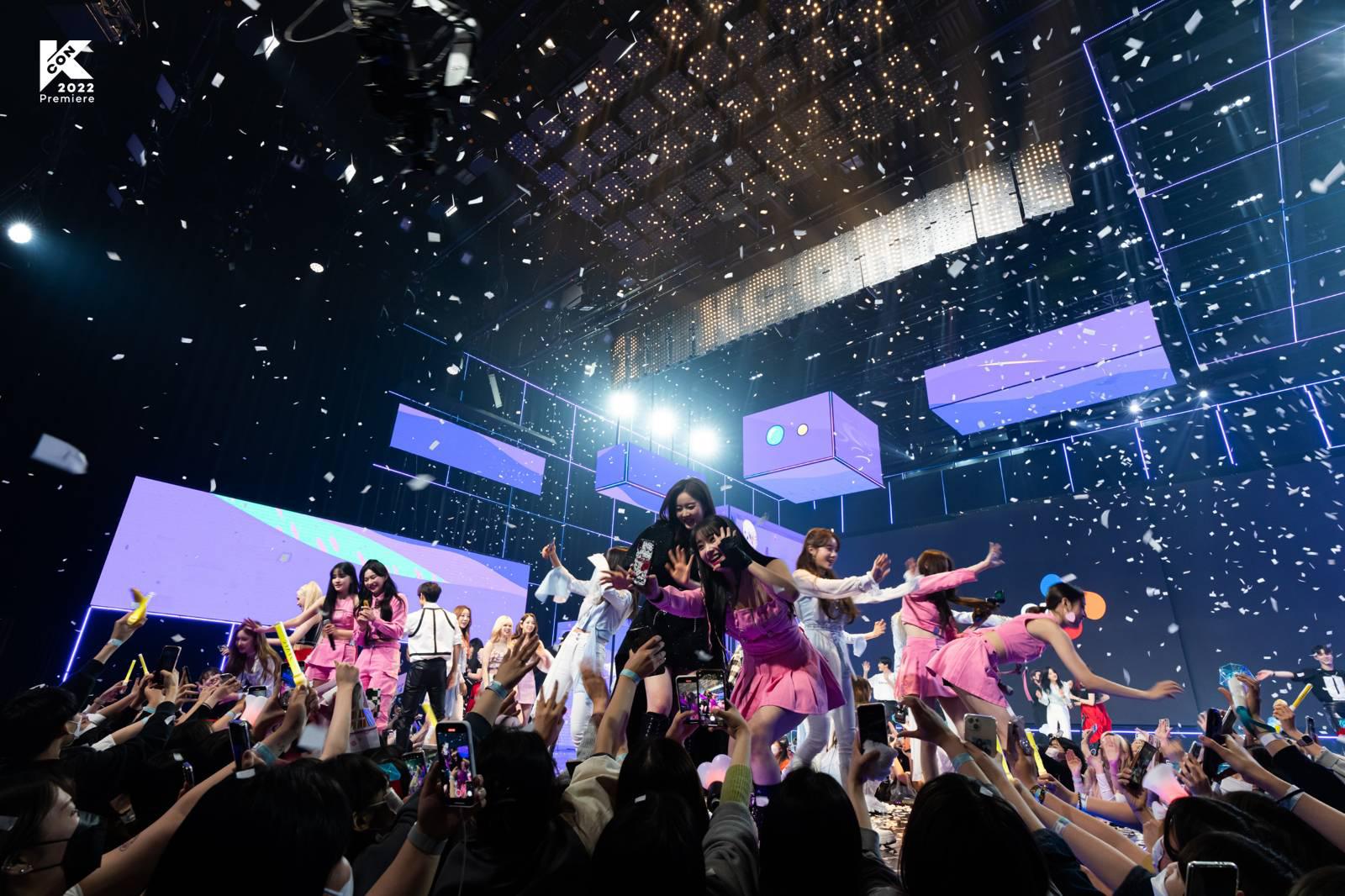 ชวนดูการเเสดง STAYC KCON 2022 Premiere in Seoul รวม 5 เพลง + COVER + ft.