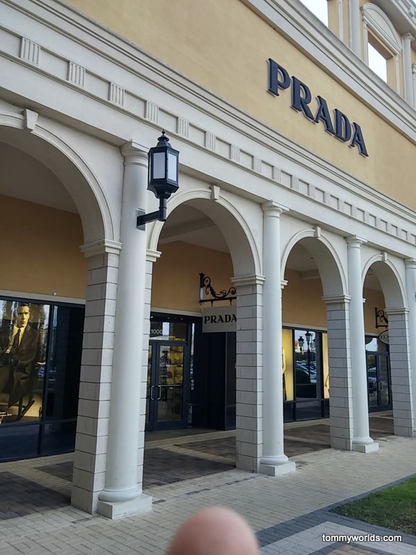 Prada Gucci and Ferragamo Outlet Pantip