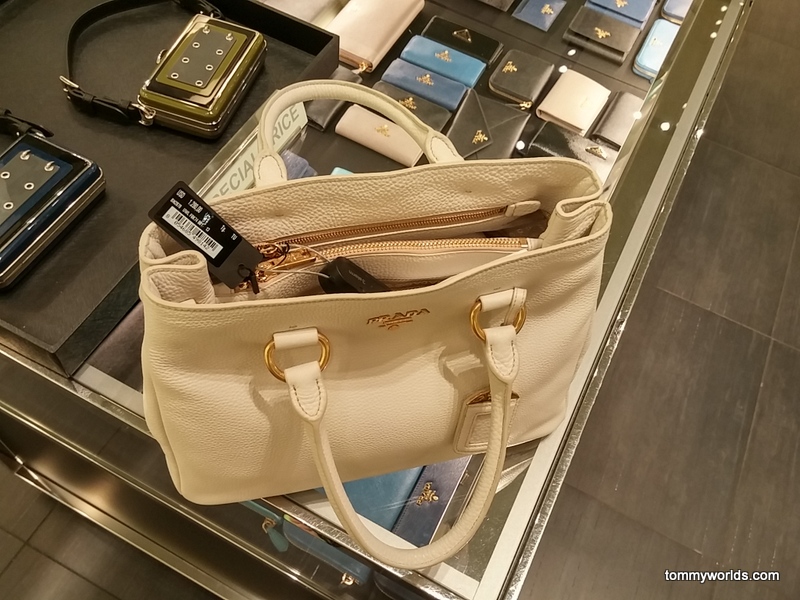 Prada hotsell outlet pantip