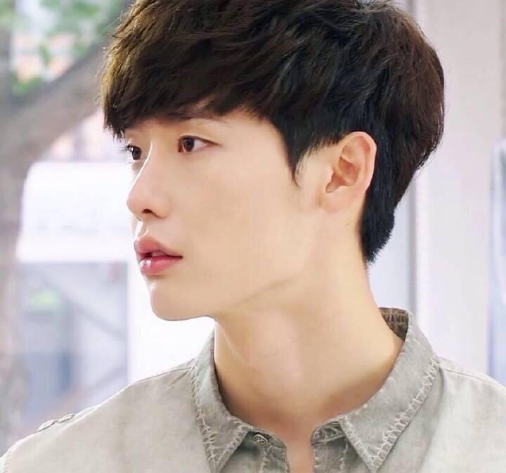 ชายหนุ่มที่ใครๆก็หาว่าเค้าหน้าแปลก ' อีจงซอก ' - Pantip