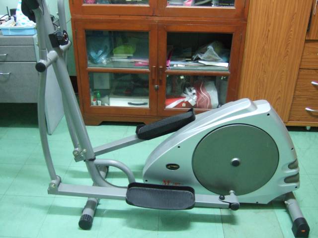 Velo elliptique 2025 treo fitness m207