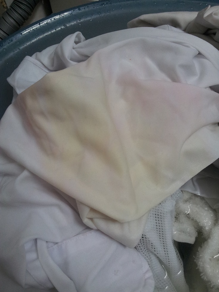 ทำไม ผ้าขาวที่แช่ ไฮเตอร์ ของผมมันเป็นสีชมพู (ไม่ก็เหลือง) ละครับ - Pantip