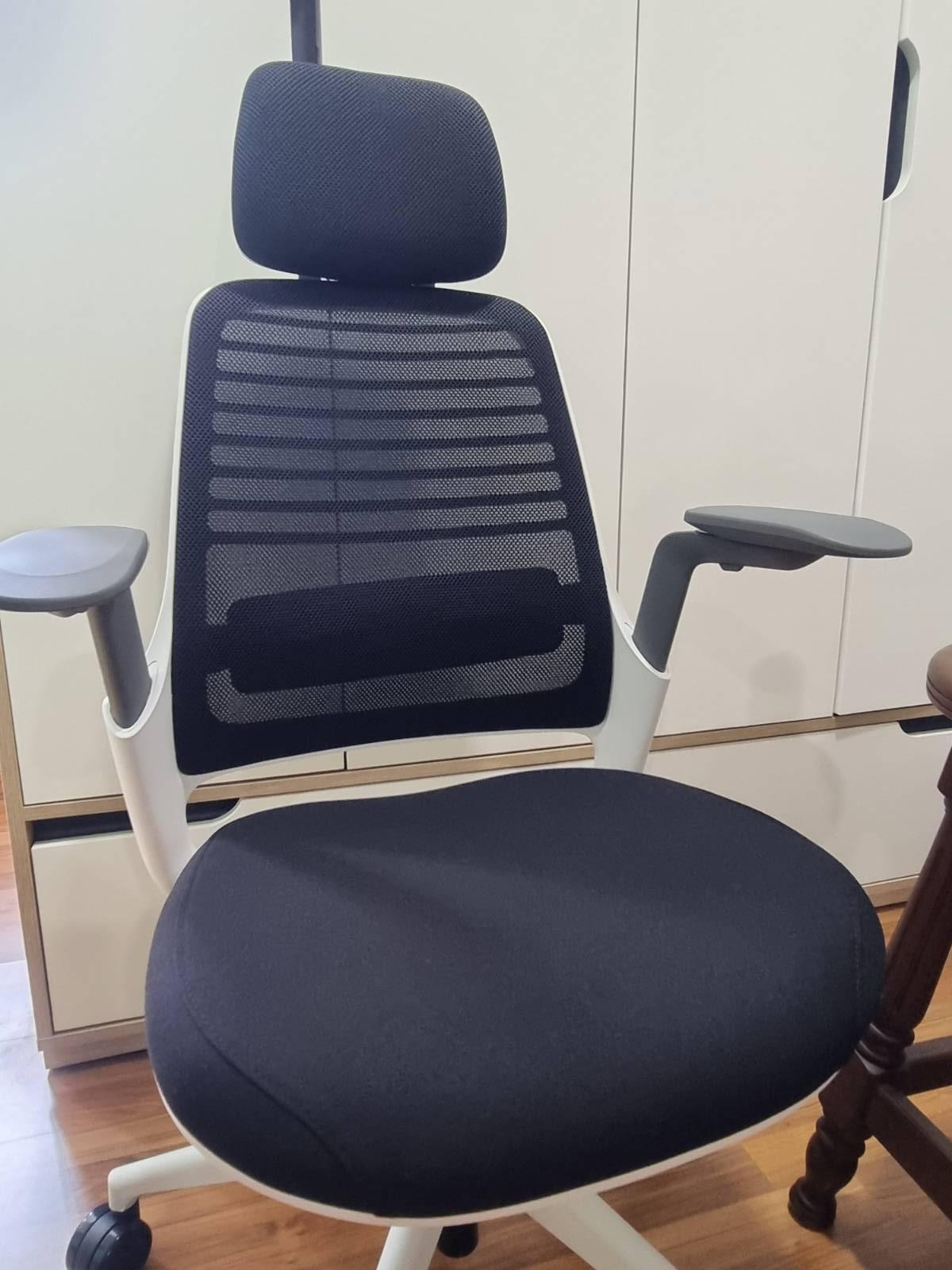 steelcase leap pantip