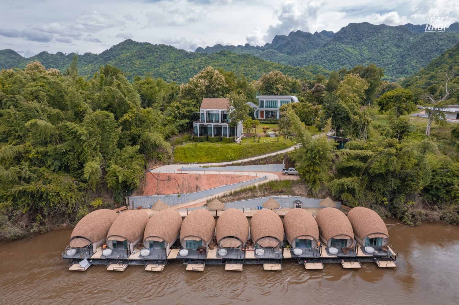 เที่ยวกาญจนบุรี นอนแพริมน้ำ อากาศสดชื่นตลอดทั้งปี ที่ Veevaree Riverkwai Resort  - 