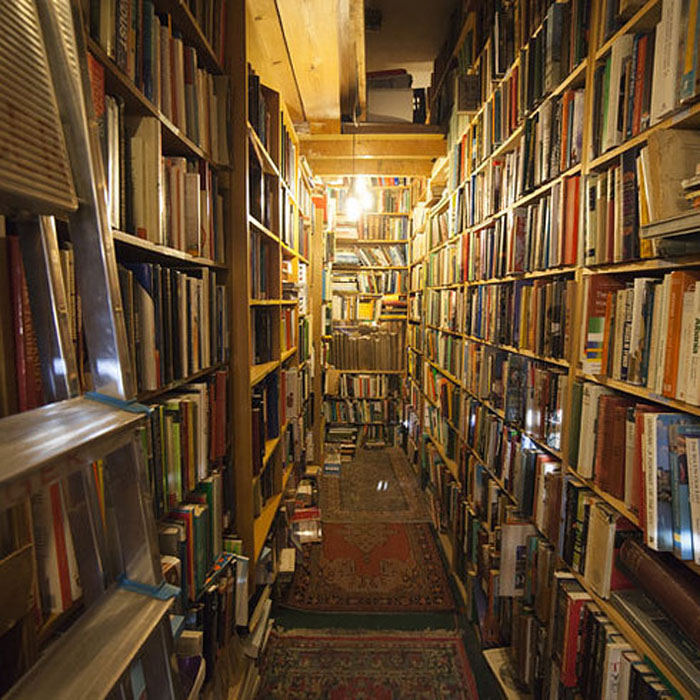 Установить библиотеку игр. Библиотека 1200. Книжный Англия внутри. Edinburgh book. Photo Oxford Blackwell's Bookshop.