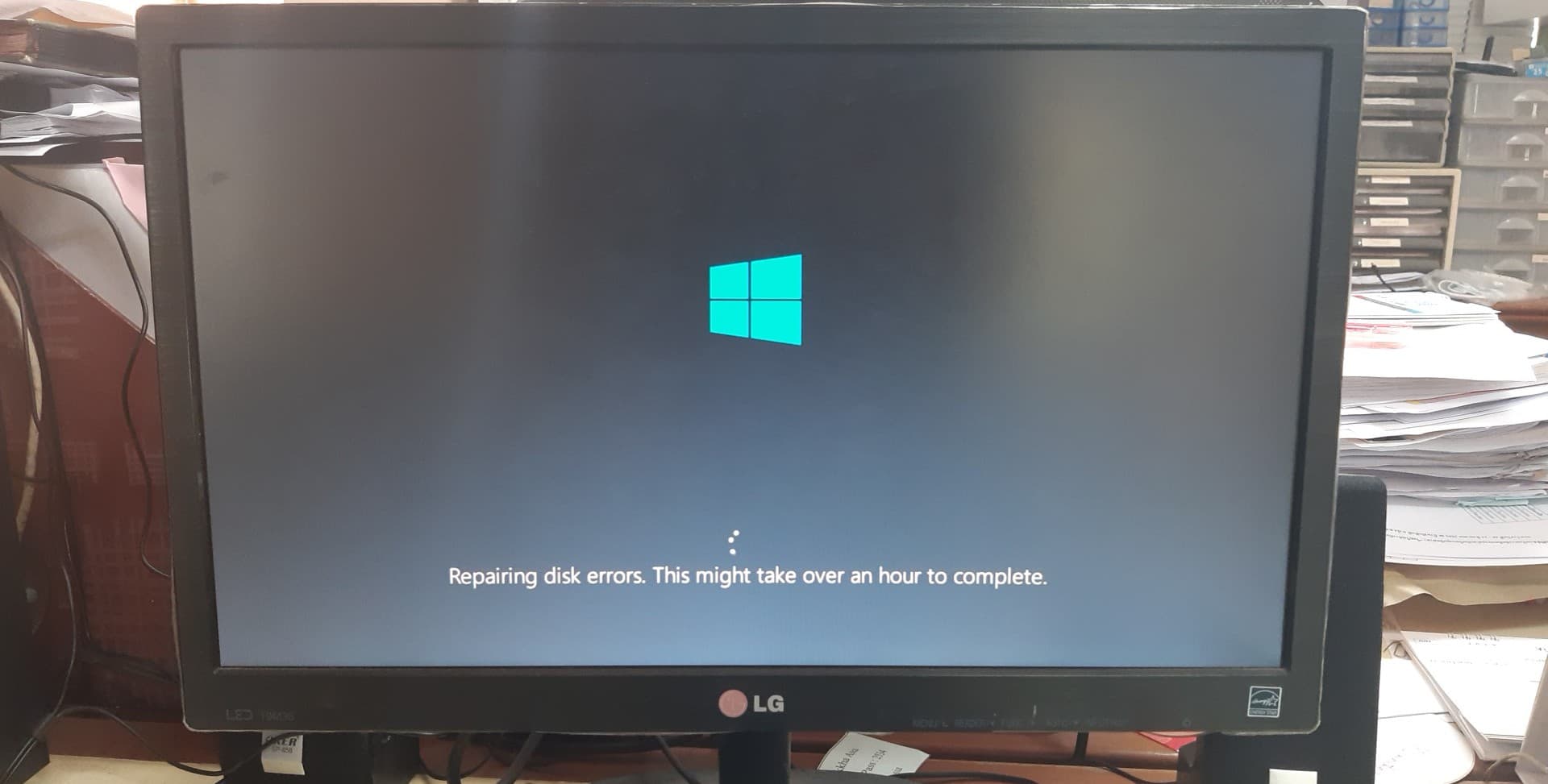 หน้าบู๊ตวินโดว์ขึ้น repairing disk errors windows this might take over