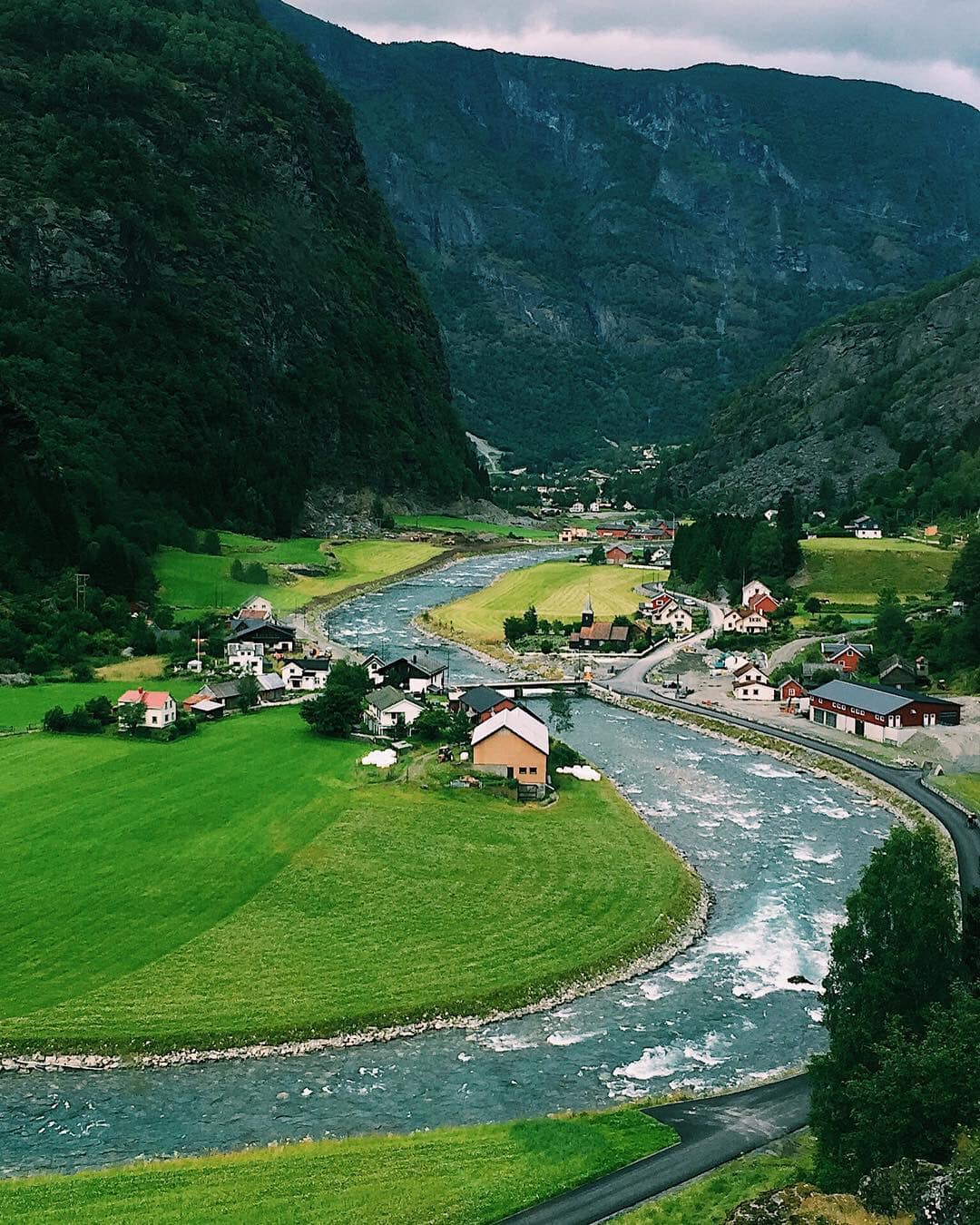 flam-and-flambana-norway-the-highest-and-most-beautiful-railway