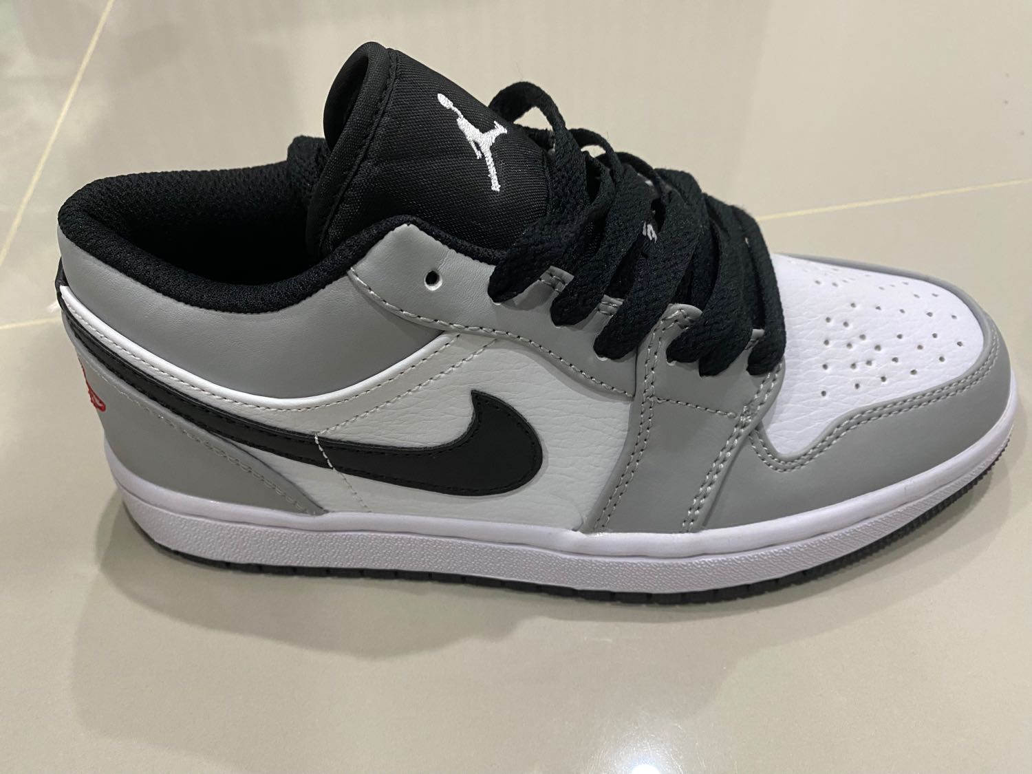 nike-air-jordan-1-low-light-smoke-grey-2-pantip