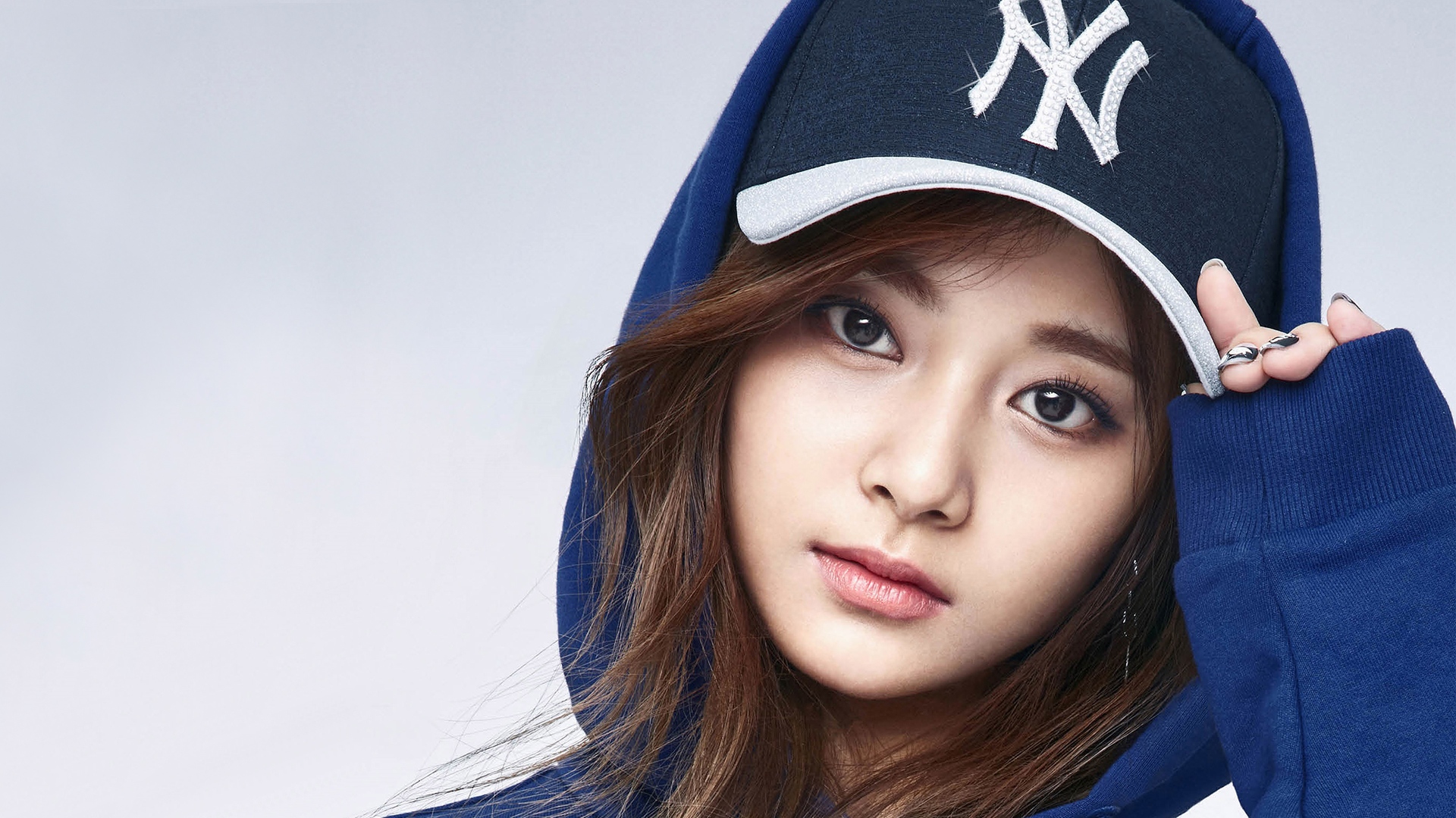 Tzuyu 3 2017 By TC CANDLER Pantip