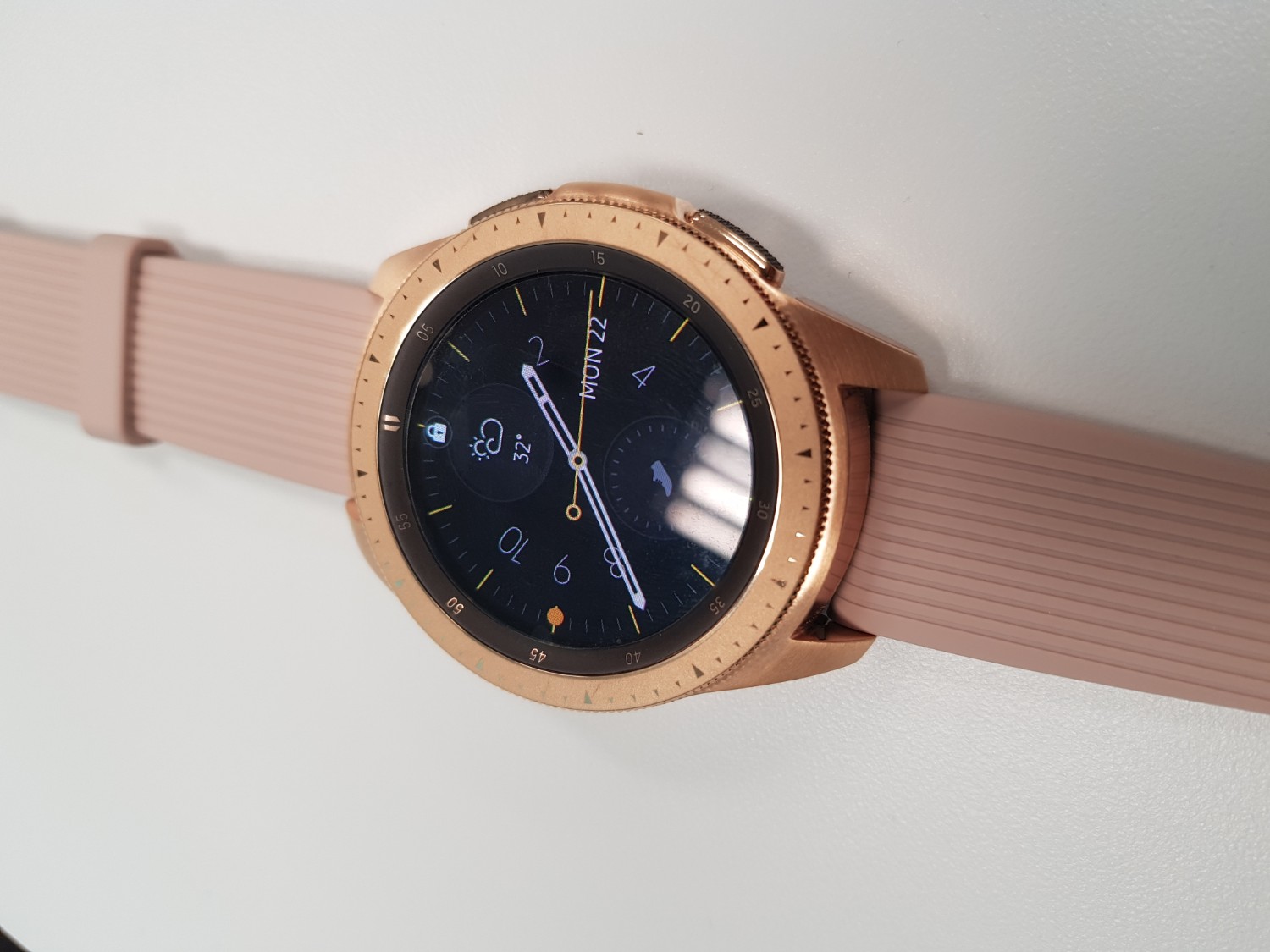 samsung galaxy smartphone watch