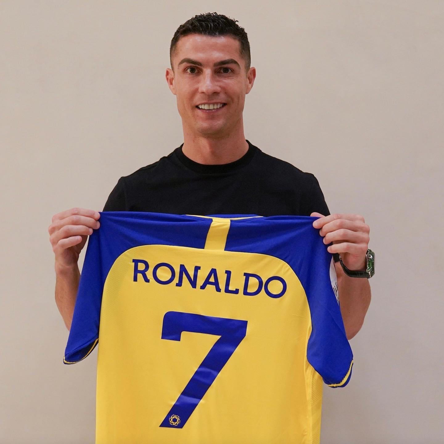 เป็นทางการ Cr7 เซ็นสัญญาร่วมทีม Al Nassr Pantip 8484