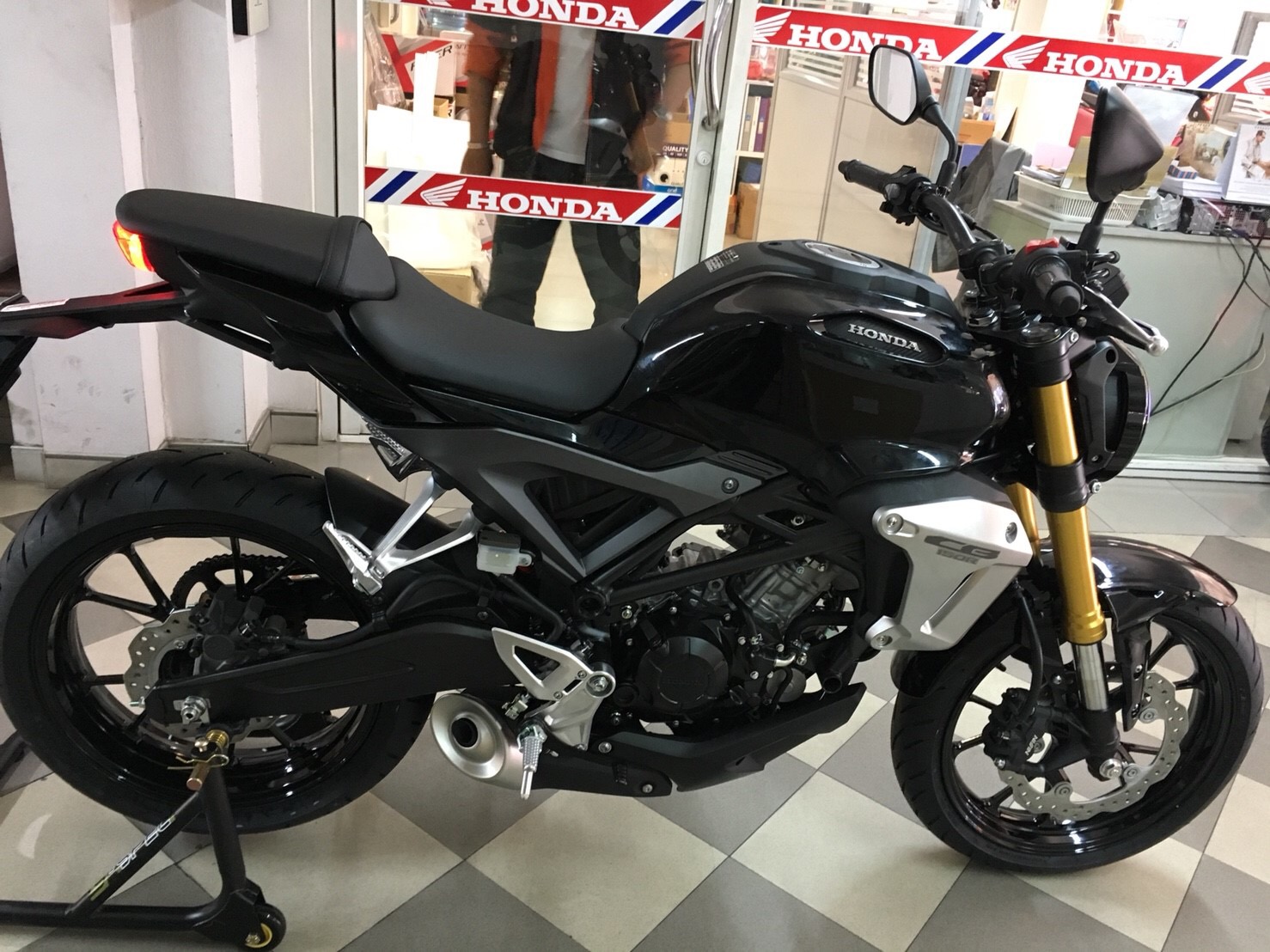 มินิพรีวิว Honda CB150R รถรุ่นใหม่ล่าสุดจาก Honda พร้อม 