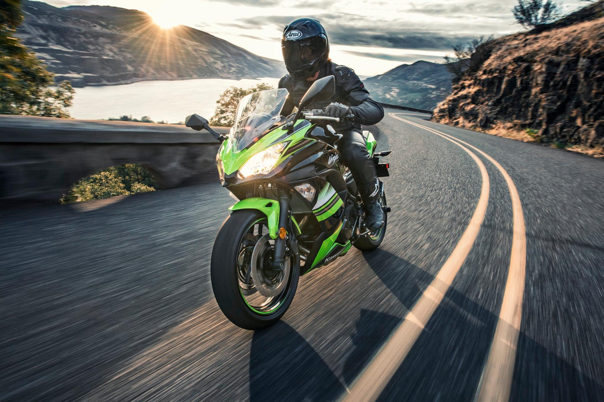 Kawasaki Ninja ночью