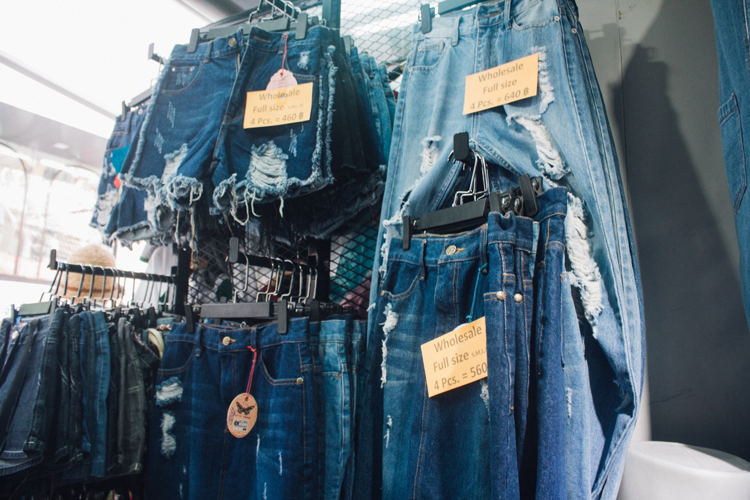 ส่องร้านยีนส์น่าช้อปย่านประตูน้ำ 'Zo Jeans' กับประสบการณ์ทำยีนส์มากกว่า 30  ปี! - Pantip