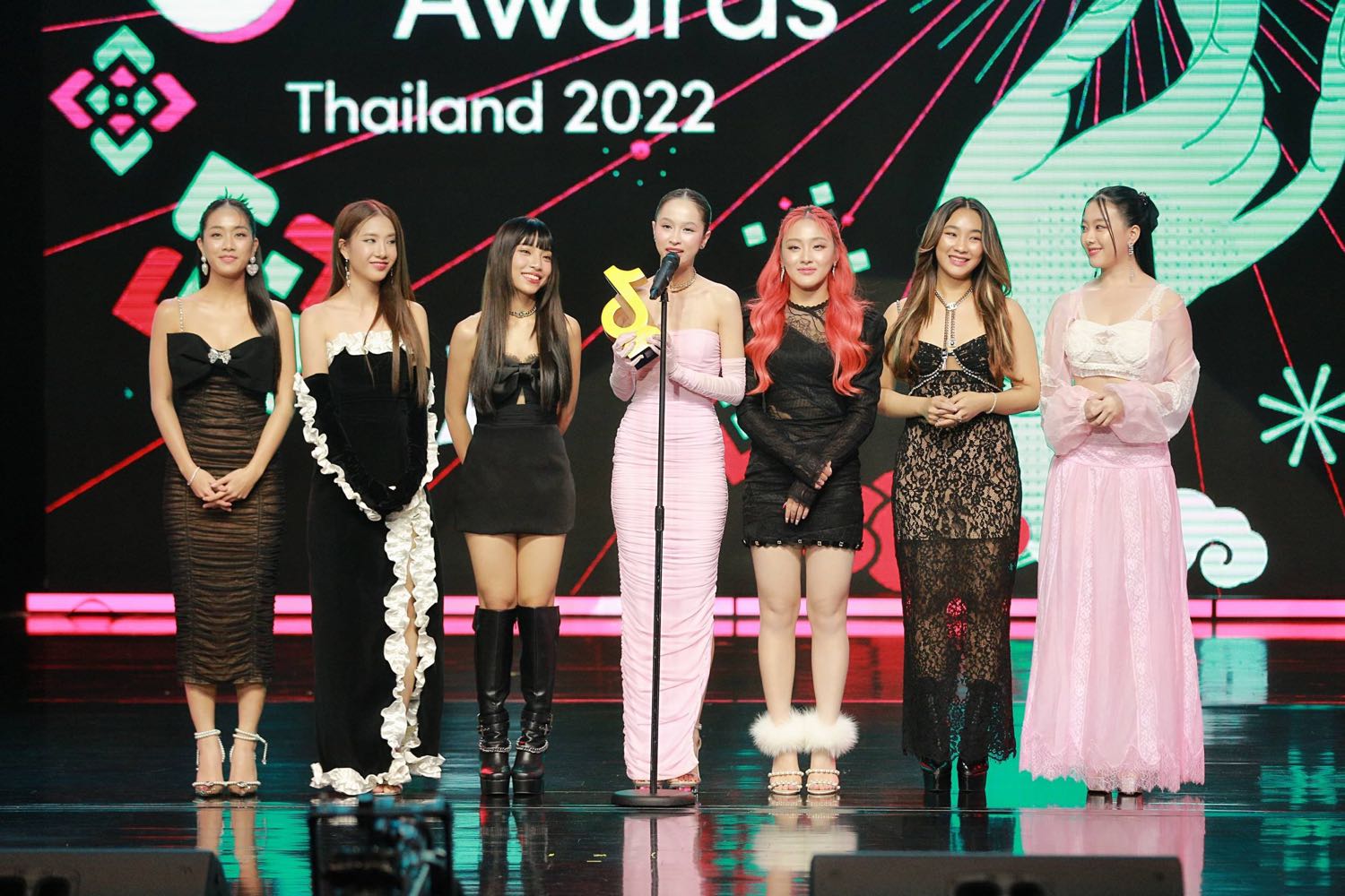 ‘4EVE’ คว้ารางวัล ‘Artist of The Year’ จากงาน ‘TikTok Awards Thailand