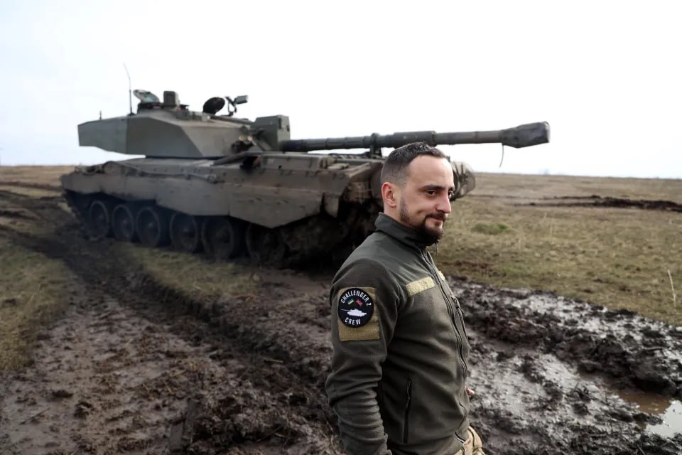 I joined Ukrainian soldiers in Brit-made Challenger 2 tanks that blast  Russian invaders from up to 4.5km away