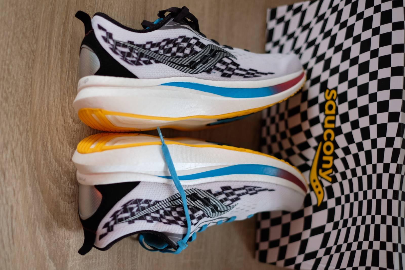 Saucony pantip store