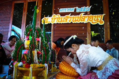 รีวิวงานผูกแขนแต่งงานแบบบ้าน ๆ ทางภาคอีสานค่ะ - Pantip