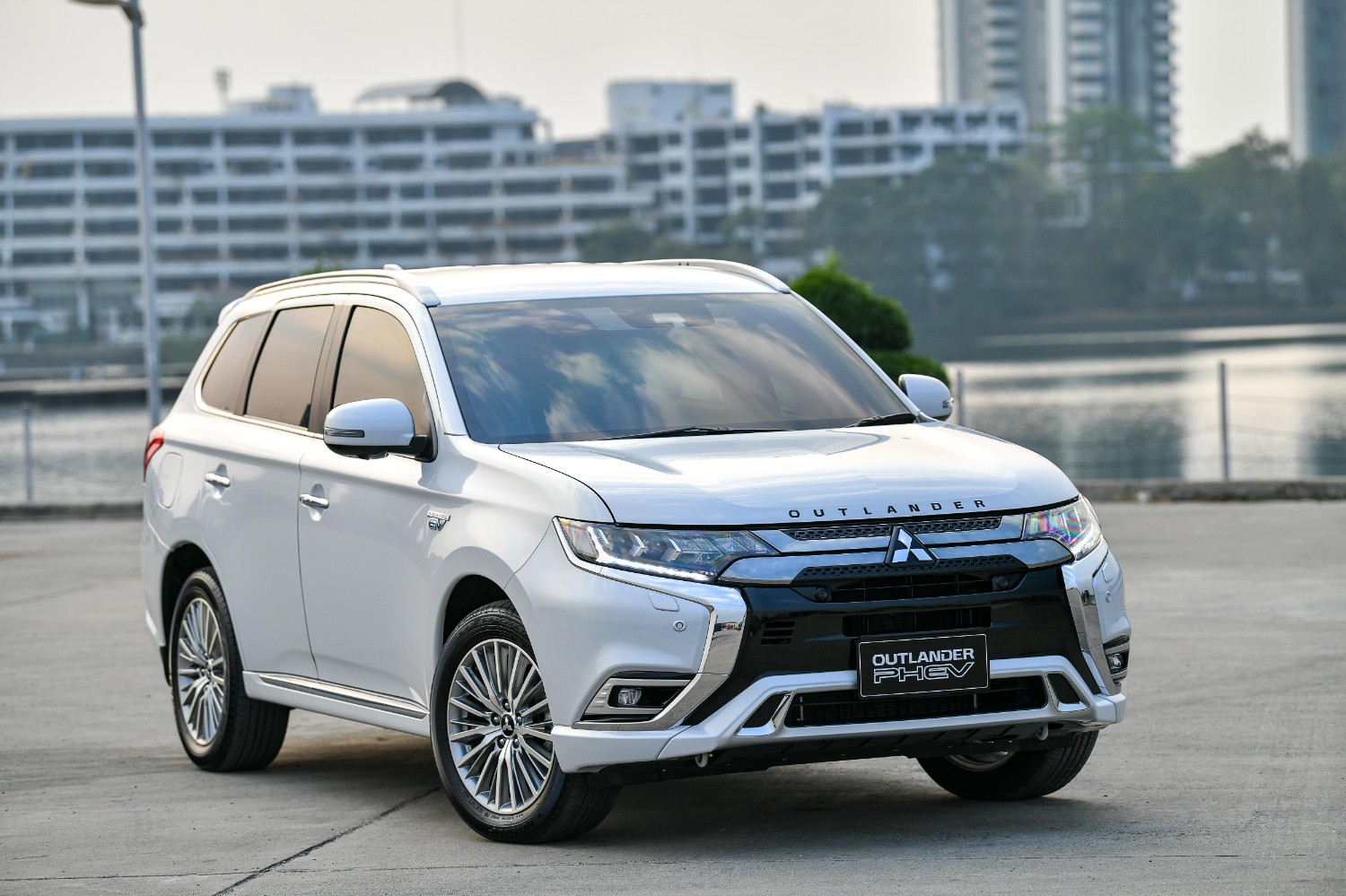 Mitsubishi outlander store phev pantip