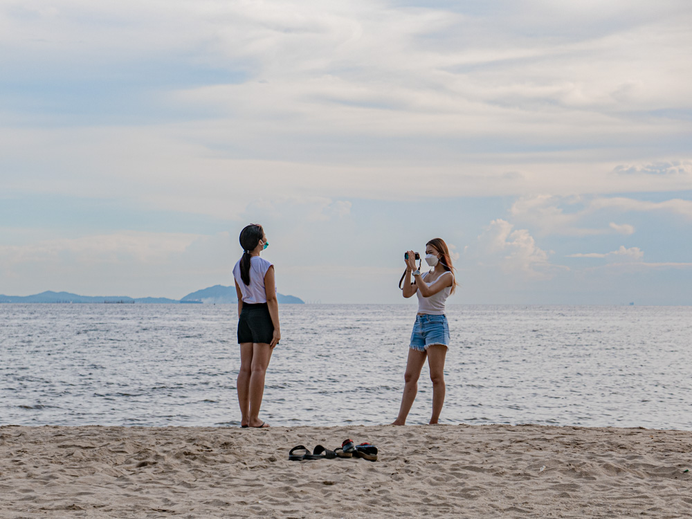 หาดบางแสนล่าสุด คนยังมาเที่ยวเยอะ แต่ต้องเว้นระยะห่าง - Pantip