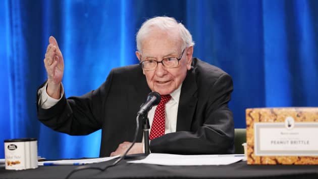 Warren Buffett Is Still Buying Occidental Petroleum, Adding Shares ...