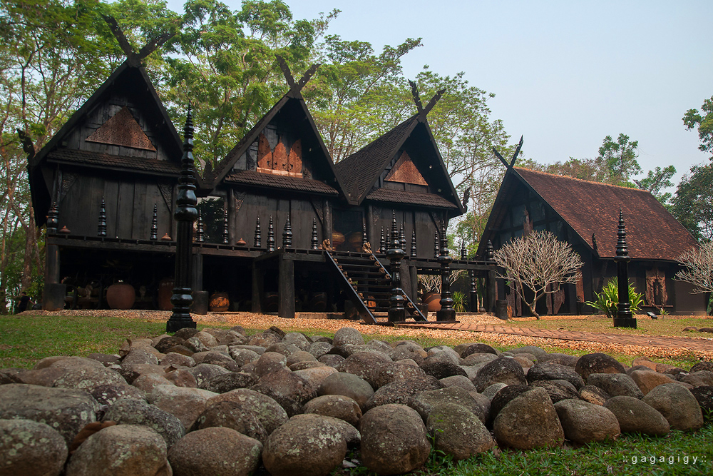 เชียงราย เที่ยว, pantip, review, Chiang rai, ที่เที่ยวเชียงราย, ที่กินเชียงราย, ของอร่อยเชียงราย, ร้านอร่อย เชียงราย, เชียงราย เที่ยวไหนดี, เชียงราย ที่พัก, โพธิ์วดล รีสอร์ท แอนด์ สปา, Phowadol Resort & Spa, วัดพระแก้ว, ร้านกาแฟ เชียงราย, เบเกอรี่ เชียงราย, ร้านบรรยากาศดี เชียงราย, ชีวิตธรรมดา เชียงราย, วัดร่องขุ่น, ไร่บุญรอด, Singha Park, เที่ยววัดเชียงราย, Bangkok airways, ศาลหลักเมือง เชียงราย, ภูภิรมย์ เชียงราย, ใบชา, ไร่ชา, บ้านดำ เชียงราย, ถนนคนเดิน เชียงราย, หอนาฬิกา เชียงราย, ดอยตุง, พระตำหนักดอยตุง, แม่สาย, ท่าขี้เหล็ก, หลู้ลำ เชียงราย, คำธนา เชียงราย, KhamThana Hotel Chiang Rai, ไร่ชาฉุยฟง, สามเหลี่ยมทองคำ, วัดถ้ำป่าอาชาทอง, พระขี่ม้า บิณฑบาตร, ครูบาเหนือชัย, วัดพระธาตุจอมจันทร์, ไร่เชิญตะวัน,