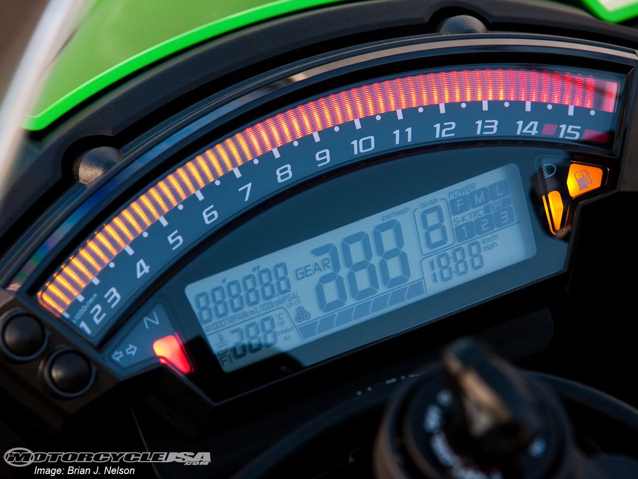 R метр. Kawasaki Ninja ZX-10r приборка. Приборные панели zx10r. ZX 10 R панель zx10r приборная. Zx10r 2021 приборная панель.