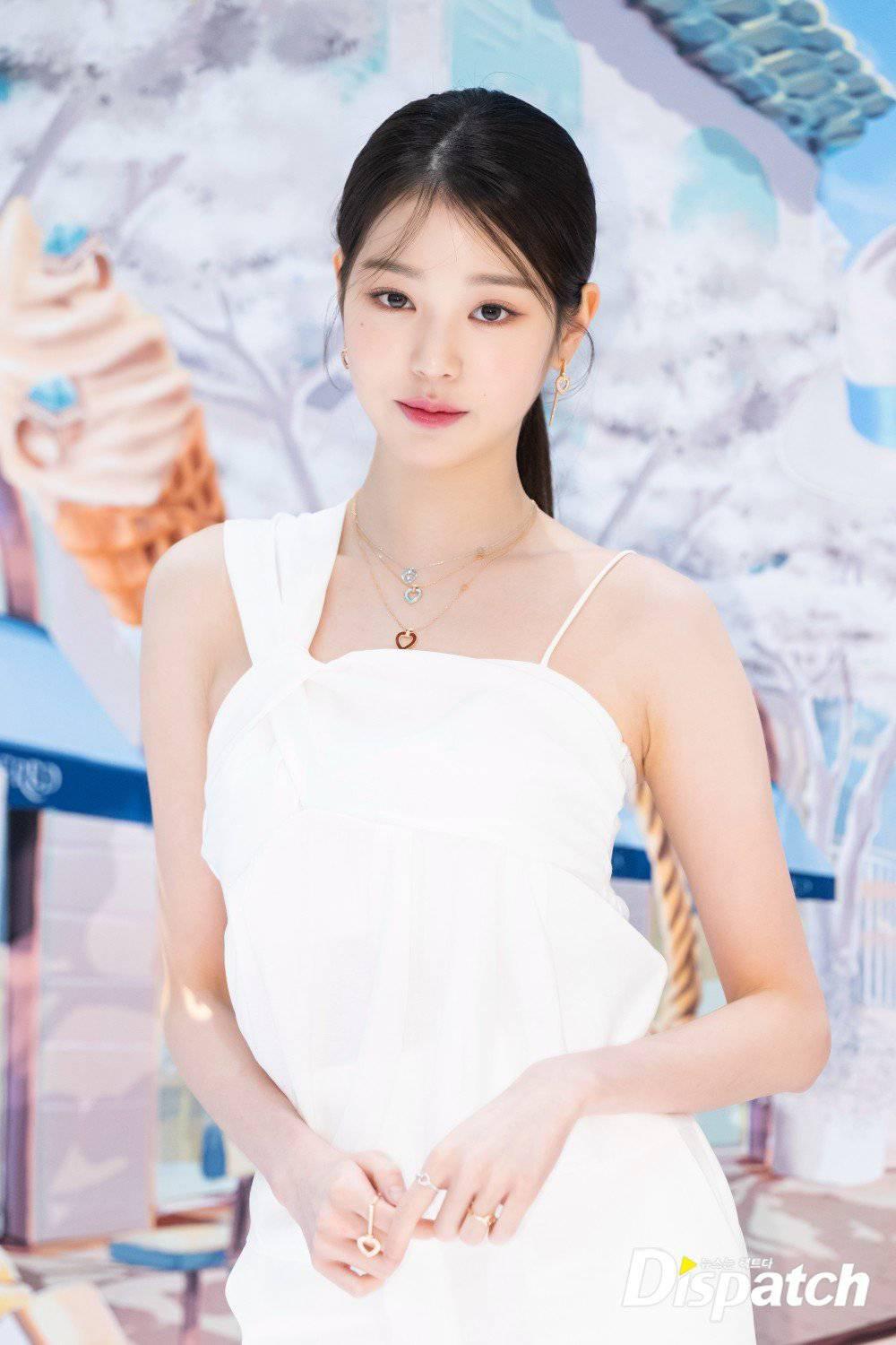 220929 Jang Wonyoung X FRED Paris Exhibition : r/iZone