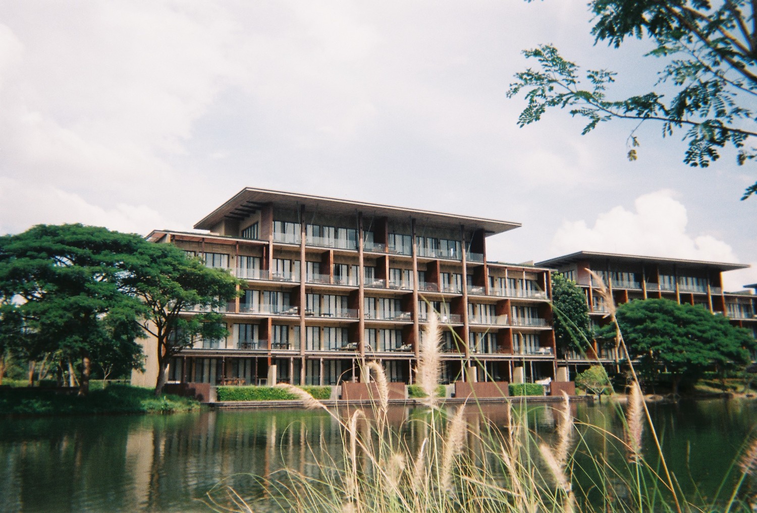 atta lakeside resort suite ราคา review