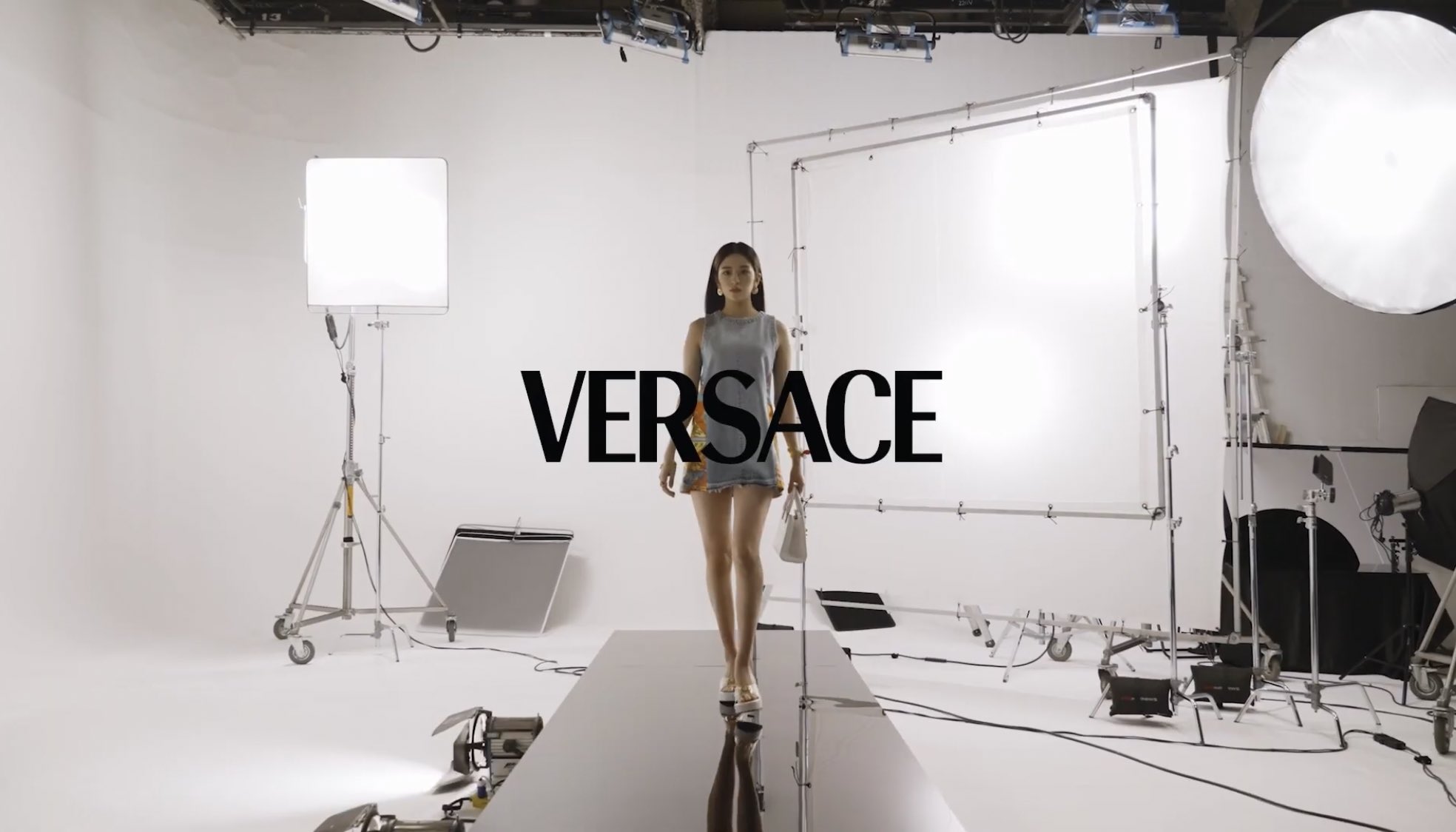 IVE's Yujin joins 'Versace's global 2022 spring/summer campaign