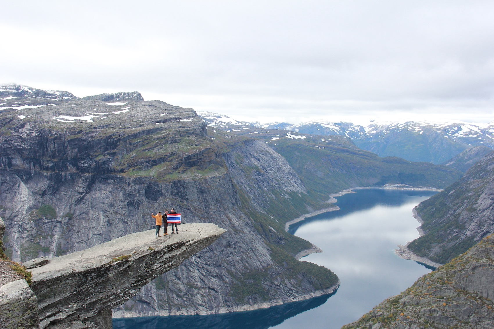 12ชั่วโมง ในการพิชิตTrolltungaหน้าผาที่หวาดเสียวและสวยที่สุด - Pantip