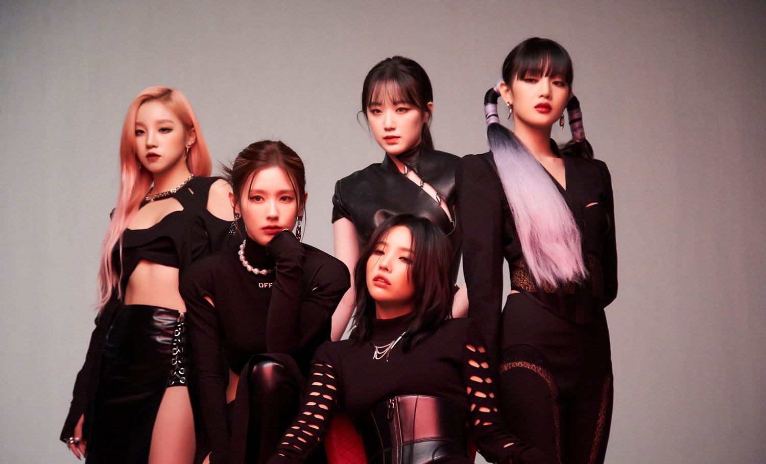 Кириллизация g i dle. Cube Entertainment g i-DLE. Soyeon g i-DLE. Группа (g)-AIDL. G I DLE Tomboy обои.